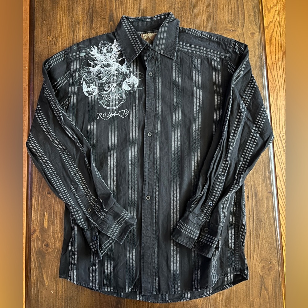 Men’s Roar Button Up Shirt. Size M